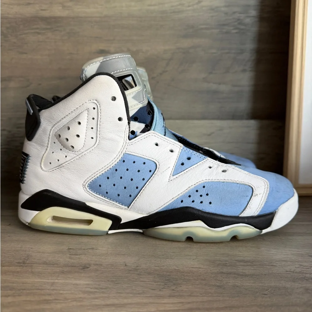 Air Jordan 6 Retro UNC Size 7Y University Blue